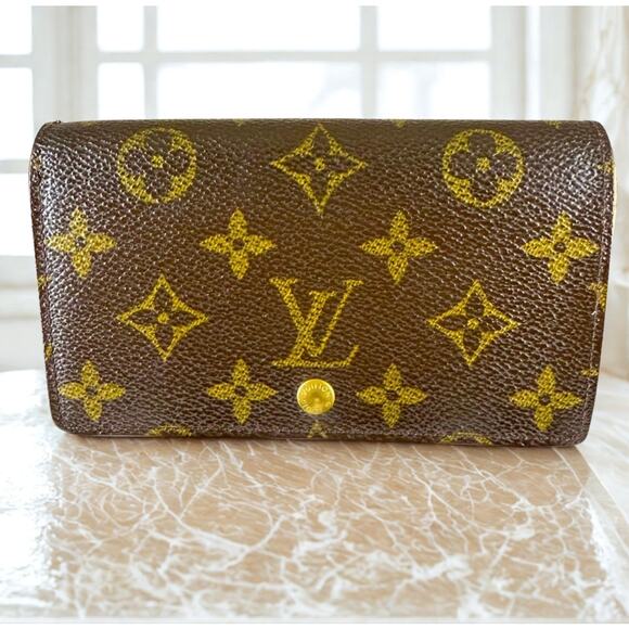 Louis Vuitton Handbags - Louis Vuitton Monogram Sarah Long Bifold Wallet